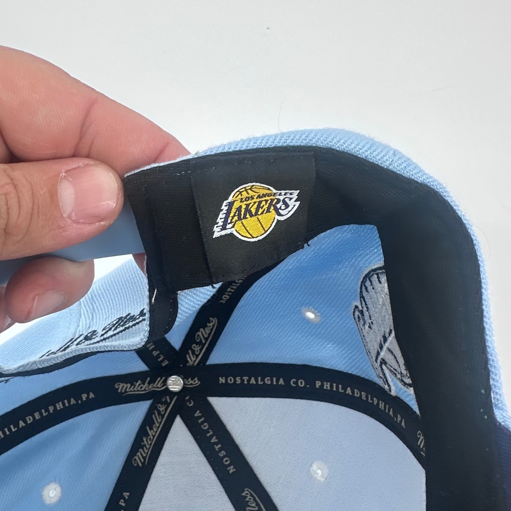 Mitchell & Ness Los Angeles Lakers Hat Mens OS Light Blue Snapback NBA Cap - Picture 8 of 8